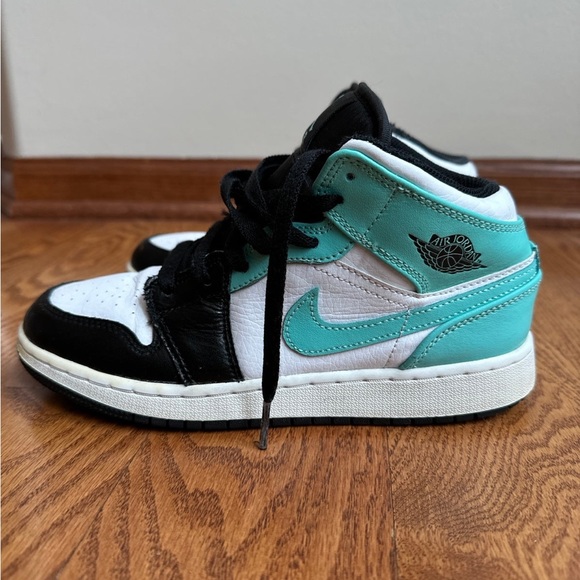 Nike Other - Nike Air Jordan 1 Shoes Size 4.5Y Tropical Twist